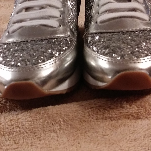 AUTHENTIC NEW KATE SPADE SNEAKERS - Picture 6 of 7